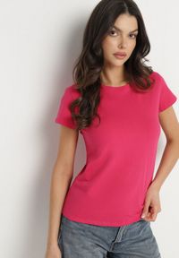 Born2be - Fuksjowy Bawełniany Klasyczny T-shirt Lunolia. Okazja: na co dzień. Kolor: różowy. Materiał: bawełna. Wzór: gładki. Styl: klasyczny