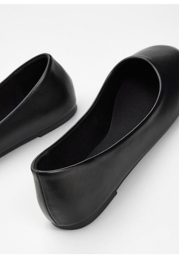 bonprix - Baleriny. Zapięcie: bez zapięcia. Kolor: czarny