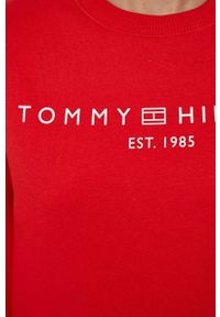 TOMMY HILFIGER - Tommy Hilfiger bluza damska kolor czerwony. Kolor: czerwony. Materiał: bawełna. Wzór: nadruk. Styl: klasyczny #4