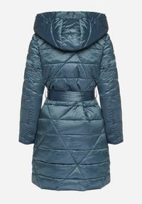 Born2be - Niebieska Długa Pikowana Kurtka z Kapturem Wiązana w Talii Ansibel. Okazja: na co dzień. Typ kołnierza: kaptur. Kolor: niebieski. Długość: długie. Styl: casual, elegancki #5