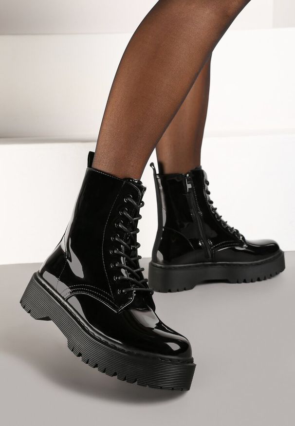 Renee - Czarne Botki Typu Workery na Niskiej Platformie Edalessa. Kolor: czarny. Materiał: jeans. Szerokość cholewki: normalna. Obcas: na platformie