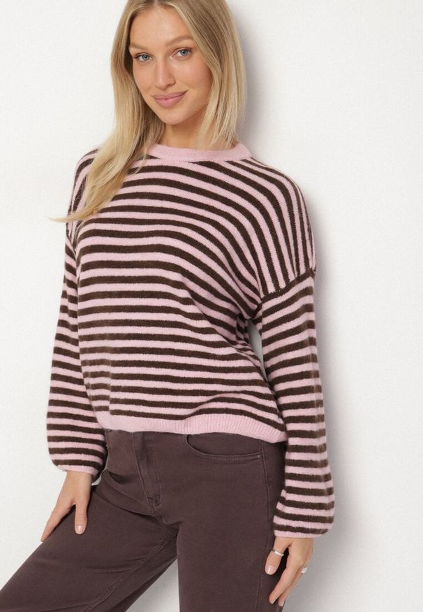 Born2be - Różowy Sweter Oversize w Paski z Dodatkiem Wełny i Wiskozy Tianalla. Kolor: różowy. Materiał: wiskoza, wełna. Wzór: paski. Styl: elegancki