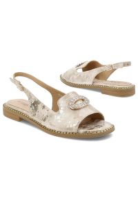 Sandały damskie S.Barski, cholewka ze skóry ekologicznej na płaskiej podeszwie, złote, KV61-6040. Okazja: na co dzień. Kolor: złoty. Materiał: skóra ekologiczna. Sezon: lato. Obcas: na płaskiej podeszwie. Styl: elegancki, casual, wizytowy #2