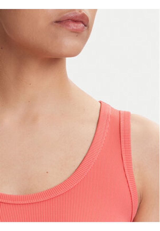 Guess Top W5YP00 KCXJ2 Różowy Regular Fit. Kolor: różowy. Materiał: syntetyk