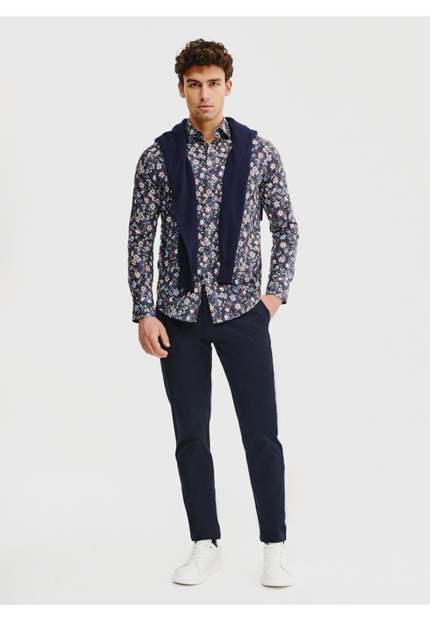 Pako Lorente - PAKO LORENTE – Granatowa koszula męska w kwiaty. Kolor: niebieski. Materiał: bawełna, elastan. Długość rękawa: długi rękaw. Długość: długie. Wzór: kwiaty