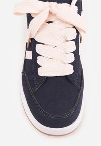 Renee - Granatowe Sneakersy Basic z Paskami na Boku Adila. Okazja: na co dzień. Zapięcie: pasek. Kolor: niebieski. Materiał: jeans. Wzór: paski. Obcas: na płaskiej podeszwie #9