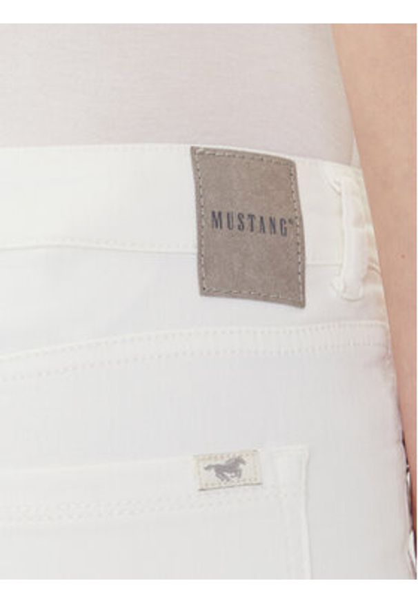 Mustang Jeansy Shelby 1016183 Biały Skinny Fit. Kolor: biały