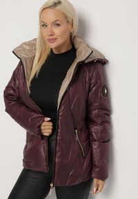 Born2be - Fioletowa Pikowana Kurtka o Prostym Kroju z Kapturem ze Ściągaczami Falesaa. Okazja: na co dzień. Typ kołnierza: kaptur. Kolekcja: plus size. Kolor: fioletowy. Materiał: jeans. Styl: casual, elegancki #3