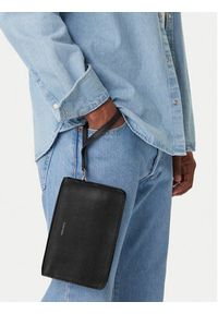 Calvin Klein Saszetka LV04D1153G Czarny. Kolor: czarny. Materiał: skóra