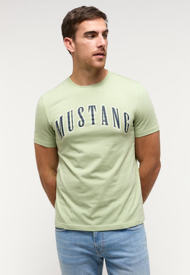 Mustang - MUSTANG Austin Męski T-shirt Koszulka Logo Nadruk Swamp 1014927 6190. Wzór: nadruk