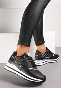 Renee - Czarne Sneakersy na Grubej Podeszwie z Metaliczną Wstawką Piria. Kolor: czarny. Materiał: jeans, dresówka #1