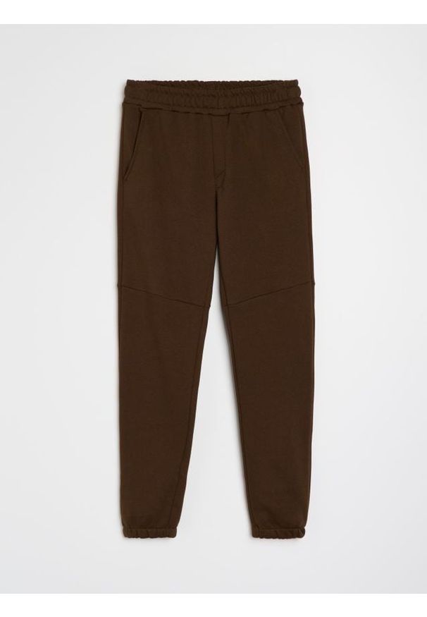 Sinsay - Spodnie regular fit - brązowy. Kolor: brązowy