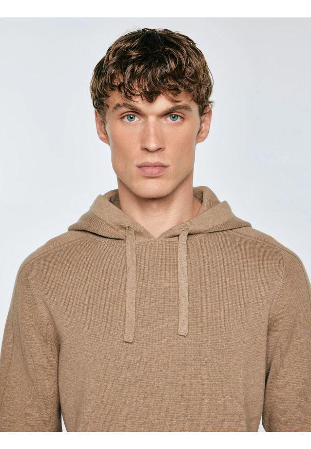 Big-Star - Sweter męski z kapturem beżowy Hoodsy 805. Typ kołnierza: kaptur. Kolor: beżowy. Materiał: jeans. Styl: klasyczny