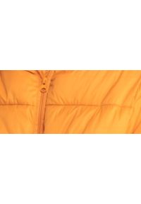 TOP SECRET - Pikowana kurtka puffer. Typ kołnierza: kołnierzyk stójkowy. Kolor: żółty. Materiał: tkanina. Długość rękawa: długi rękaw. Długość: długie. Sezon: zima #5