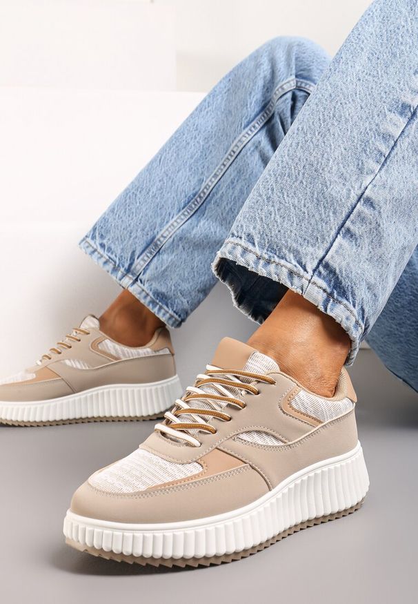 Renee - Ciemnobeżowe Sneakersy na Ozdobnej Grubej podeszwie z Brokatem Gelnia. Kolor: beżowy. Wzór: aplikacja. Sport: turystyka piesza