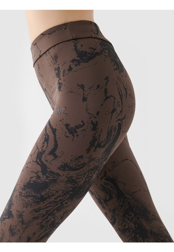 4f - 4F Legginsy z wysokim stanem damskie - multikolor L. Okazja: na co dzień. Stan: podwyższony. Kolor: wielokolorowy. Materiał: dzianina, materiał, elastan, syntetyk. Wzór: ze splotem, nadruk, gładki. Styl: sportowy, casual