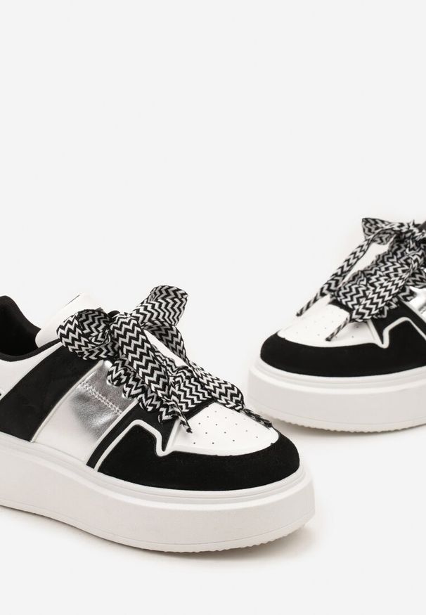 Born2be - Biało-Czarne Sneakersy na Grubej Podeszwie z Przeszyciami i Zdobionymi Sznurówkami Nalveri. Kolor: biały. Wzór: aplikacja