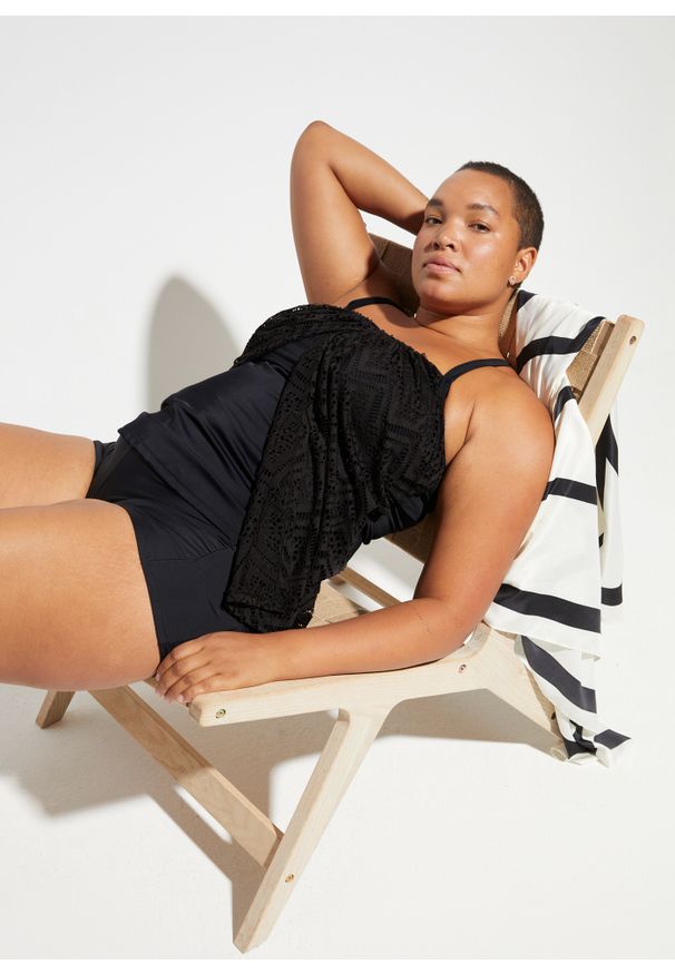 bonprix - Top tankini z koronki. Kolor: czarny. Materiał: koronka. Długość rękawa: na ramiączkach. Wzór: koronka
