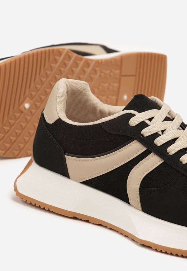 Renee - Czarne Sneakersy z Geometrycznym Wzorem Velwettia. Okazja: na co dzień, na spacer. Zapięcie: sznurówki. Kolor: czarny. Wzór: geometria. Sport: turystyka piesza