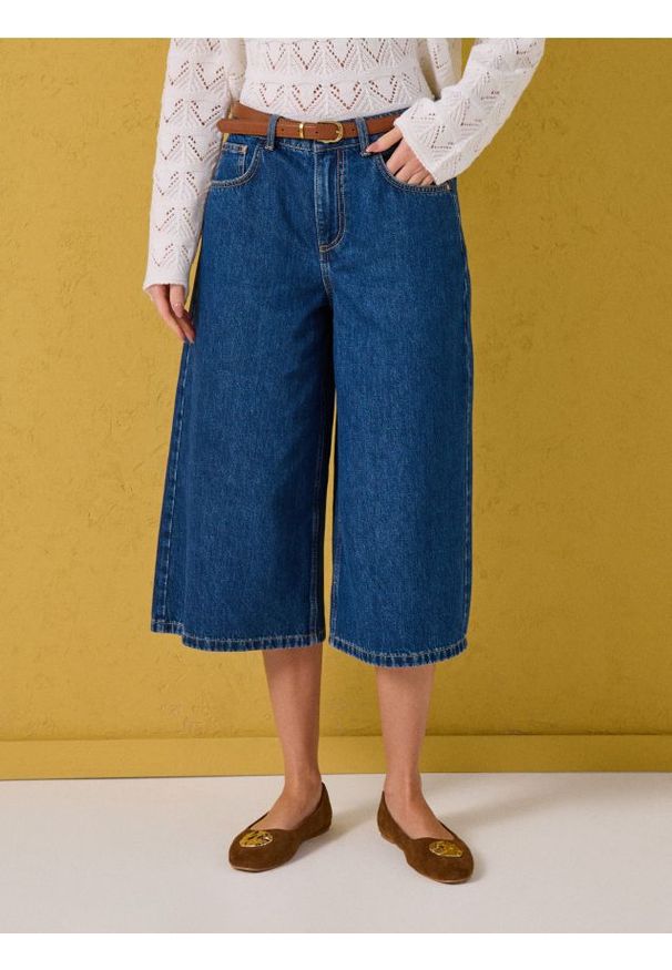 Sinsay - Jeansowe szorty jorts z wysokim stanem i paskiem - granatowy. Stan: podwyższony. Kolor: niebieski. Materiał: jeans