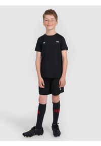 4f - 4F Spodenki sportowe dziecięce 4F JUNIOR x Robert Lewandowski - czarne 158/164 (12-14 lat). Kolor: czarny. Materiał: dzianina, materiał, włókno, syntetyk. Długość: długie. Wzór: nadruk. Sezon: lato. Styl: sportowy