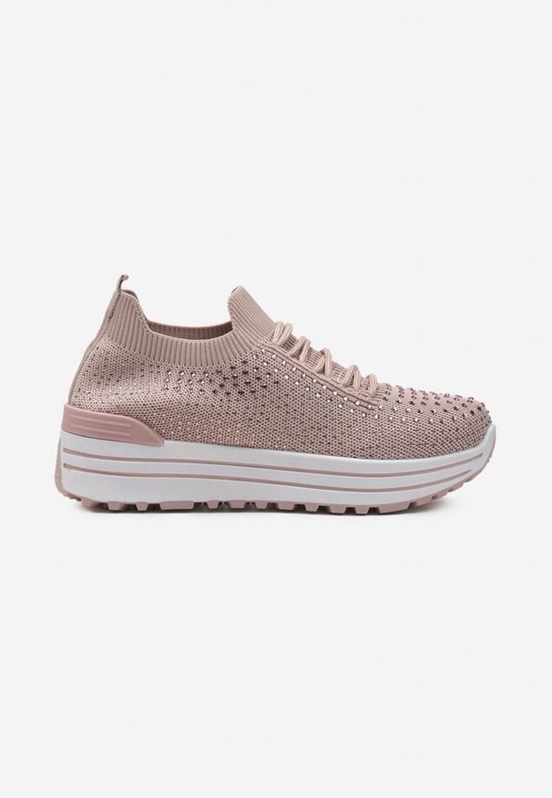 Born2be - Różowe Sneakersy na Grubej Podeszwie Wsuwane z Elastyczną Cholewką i Cyrkoniami Kumiss. Nosek buta: okrągły. Zapięcie: bez zapięcia. Kolor: różowy. Materiał: materiał. Szerokość cholewki: normalna. Sezon: lato. Obcas: na obcasie. Wysokość obcasa: niski