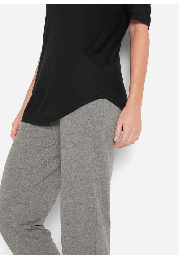 bonprix - Długi shirt z miękkiej wiskozy (2 szt.). Typ kołnierza: dekolt w serek. Kolor: czarny. Materiał: wiskoza. Długość: długie