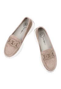 Beżowe Półbuty Filippo Stylowe Obuwie Damskie Na Platformie. Okazja: na co dzień. Kolor: beżowy. Materiał: zamsz. Szerokość cholewki: normalna. Obcas: na platformie. Styl: elegancki #2