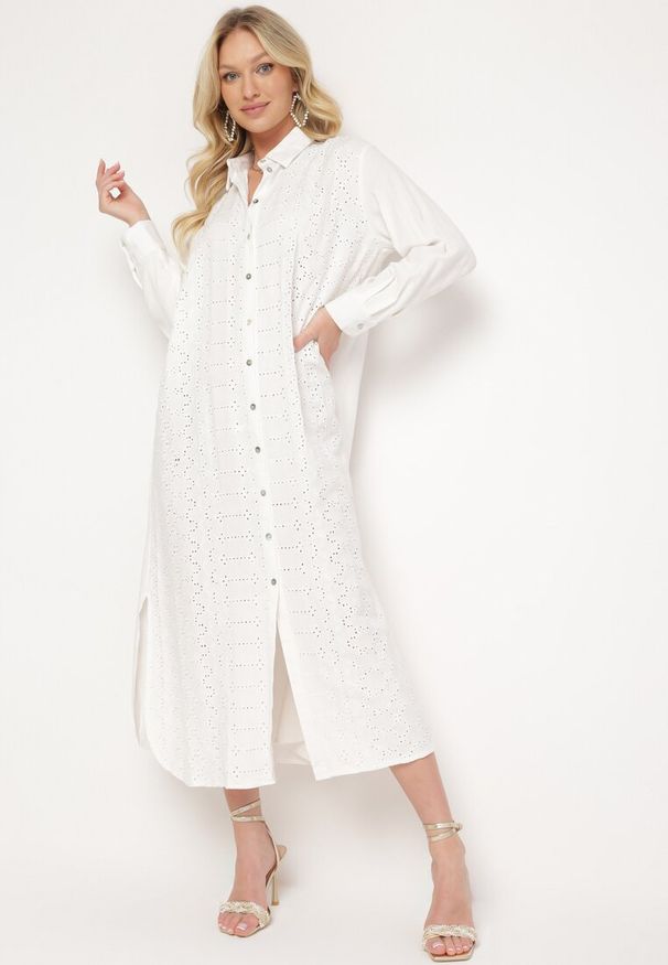Born2be - Biała Koszulowa Sukienka z Wiskozy i Lnu Zapinana na Guziki o Ażurowym Wykończeniu Rannesh. Okazja: na co dzień. Typ kołnierza: dekolt w kształcie V. Kolor: biały. Materiał: wiskoza, len. Długość rękawa: długi rękaw. Wzór: ażurowy. Typ sukienki: koszulowe. Styl: casual, klasyczny