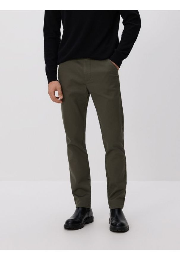Reserved - Spodnie chino slim - jasny zielony. Kolor: zielony. Materiał: tkanina, bawełna