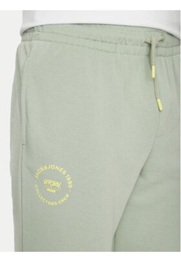 Jack & Jones - Jack&Jones Spodnie dresowe Gordon 12268442 Zielony Regular Fit. Kolor: zielony. Materiał: syntetyk