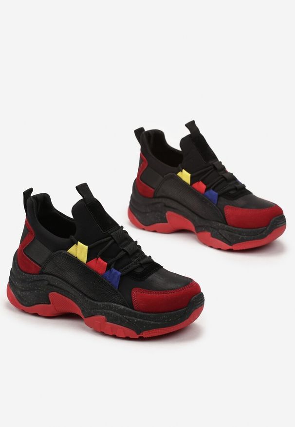 Born2be - Czarno-Czerwone Sneakersy na Grubej Podeszwie z Ozdobnym Sznurowaniem Bordas. Zapięcie: bez zapięcia. Kolor: czerwony. Wzór: kolorowy