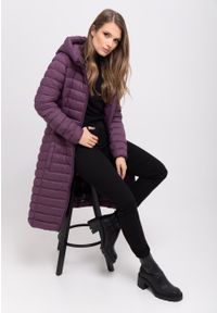 Volcano - Pikowany płaszcz J-BERGAMO. Okazja: na co dzień. Kolor: fioletowy. Materiał: włókno, materiał. Długość: do kolan. Wzór: haft. Sezon: zima, jesień. Styl: casual, elegancki #1