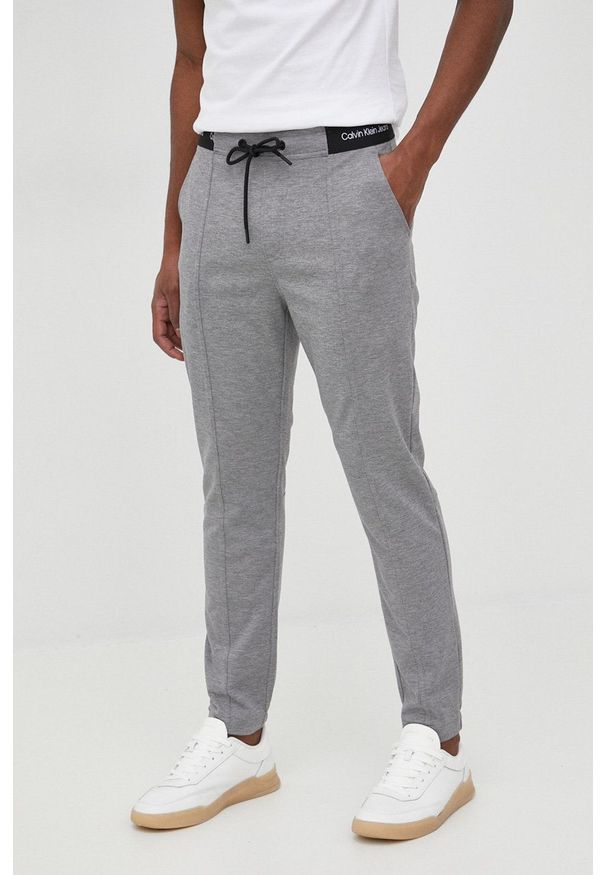 Calvin Klein Jeans spodnie dresowe męskie kolor szary gładkie. Kolor: szary. Materiał: dresówka. Wzór: gładki