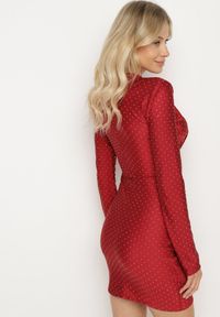 Born2be - Bordowa Koktajlowa Sukienka z Marszczeniem Cyrkoniami i Usztywnionymi Miseczkami Zozirina. Okazja: na co dzień. Kolor: czerwony. Typ sukienki: dopasowane. Styl: wizytowy #4