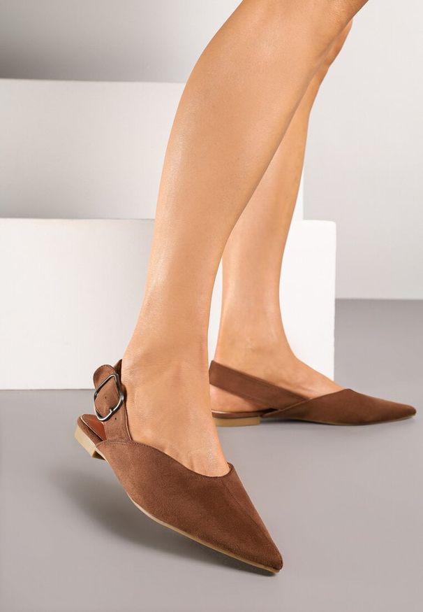 Renee - Jasnobrązowe Sandały Vices Typu Slingback z Wkładką ze Skóry Naturalnej Rallora. Okazja: na co dzień, na spacer. Zapięcie: sprzączka. Kolor: brązowy. Materiał: skóra. Wzór: nadruk. Obcas: na obcasie. Styl: elegancki, casual. Wysokość obcasa: średni