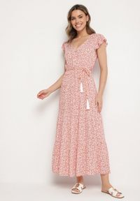 Born2be - Różowa Sukienka Cadulenn. Typ kołnierza: kołnierz z falbankami. Kolor: różowy. Materiał: tkanina. Długość rękawa: krótki rękaw. Wzór: aplikacja, kwiaty, nadruk. Styl: boho. Długość: maxi #1