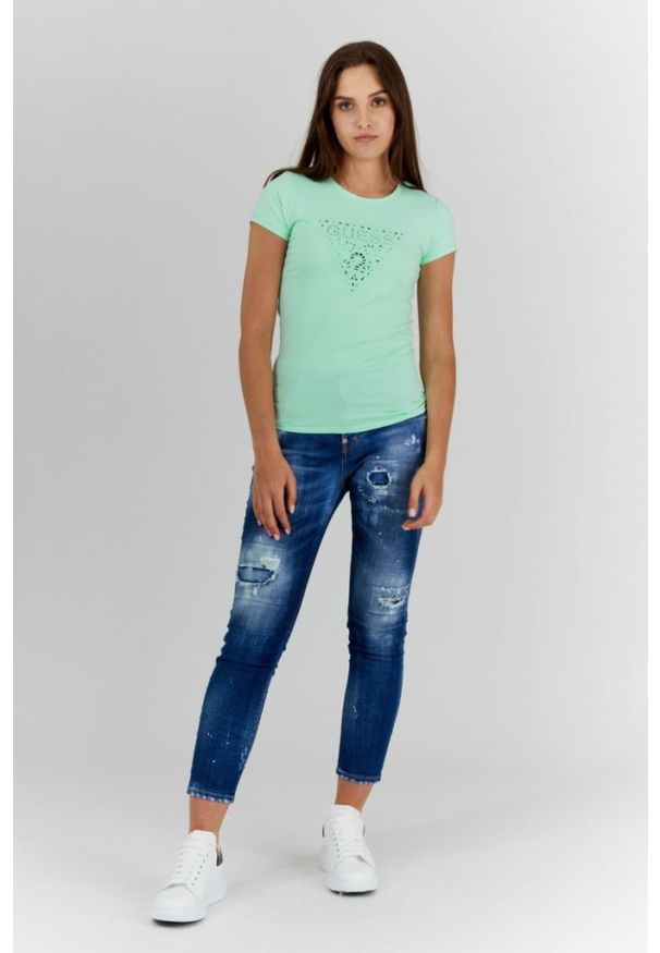 Guess - GUESS Zielony t-shirt damski z ażurowym logo. Kolor: zielony. Materiał: bawełna. Wzór: ażurowy