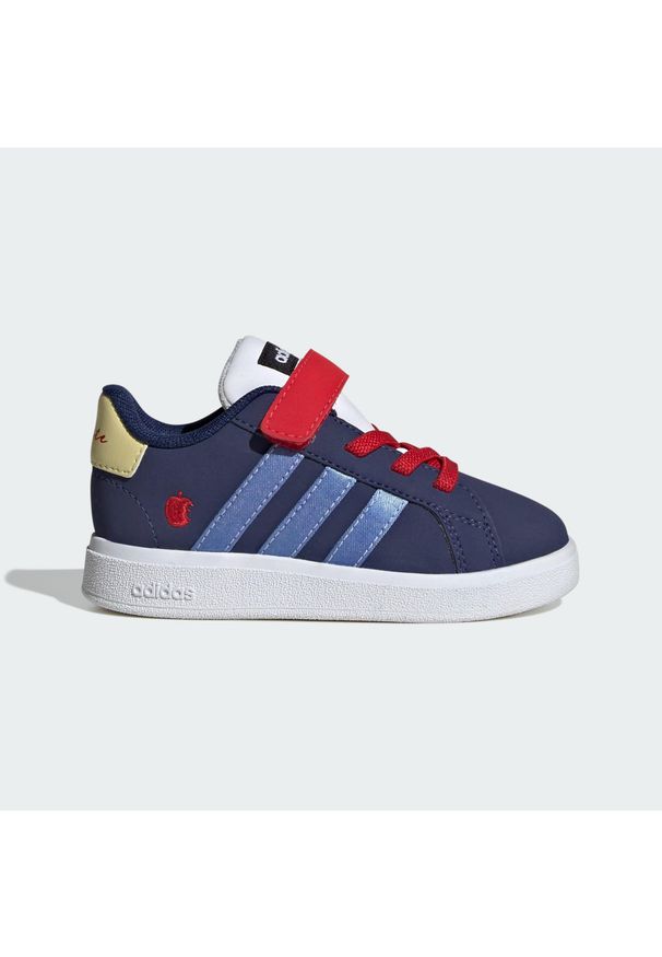 Adidas - Buty adidas Disney Snow White Grand Court 2.0 dla dzieci. Kolor: czerwony, niebieski, wielokolorowy. Wzór: motyw z bajki. Sport: turystyka piesza