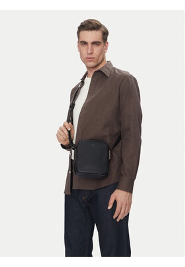 Calvin Klein Saszetka Modern Business Reporter K50K512969 Czarny. Kolor: czarny. Materiał: skóra