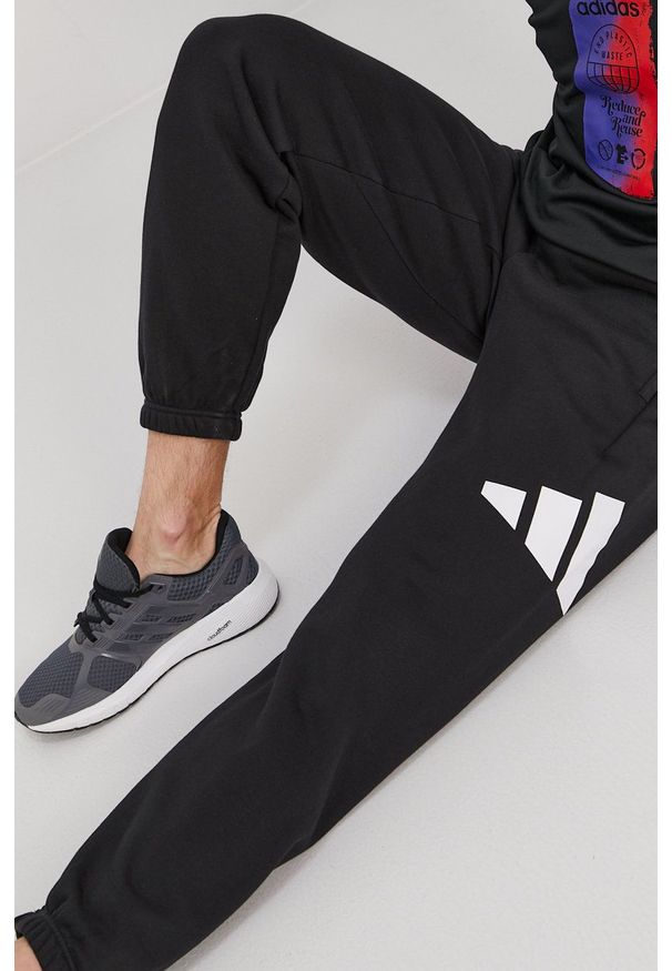 adidas Performance Spodnie GQ6213 męskie kolor czarny z nadrukiem. Kolor: czarny. Materiał: dzianina. Wzór: nadruk