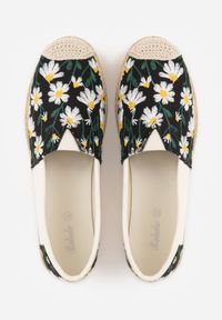 Born2be - Czarne Espadryle z Plecionką i Kwiatowym Haftem Alenara. Okazja: na spacer, na co dzień. Kolor: czarny. Materiał: jeans. Wzór: haft, kwiaty. Sezon: lato. Styl: casual, elegancki #8