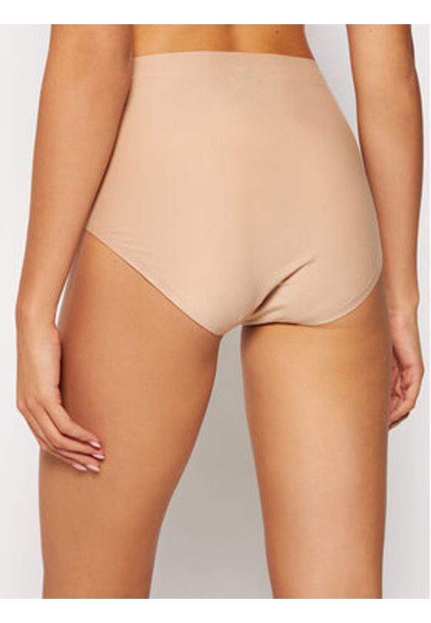 Chantelle Figi klasyczne z wysokim stanem Soft Stretch Plus Size C11370 Beżowy. Stan: podwyższony. Kolekcja: plus size. Kolor: beżowy. Materiał: syntetyk