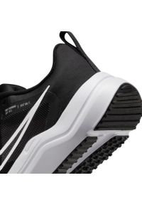 Buty do biegania Nike Downshifter 12 W DD9294 001 czarne. Okazja: na co dzień. Zapięcie: sznurówki. Kolor: czarny. Materiał: materiał, guma. Szerokość cholewki: normalna. Model: Nike Downshifter #8