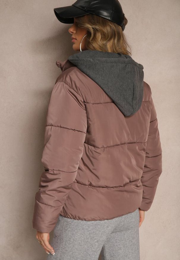 Renee - Fioletowa Pikowana Kurtka z Odpinanym Kapturem Miarisa. Okazja: na co dzień. Kolor: fioletowy. Materiał: jeans. Wzór: aplikacja. Styl: klasyczny, elegancki, casual