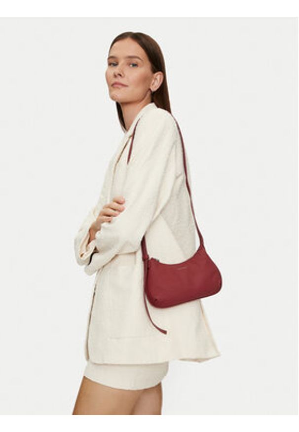 Calvin Klein Torebka Calvin Soft Crossbody K60K612112 Bordowy. Kolor: czerwony. Materiał: skórzane