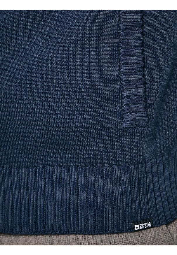 Big-Star - Sweter męski rozpinany ze stójką granatowy Nazar 403. Okazja: na co dzień. Typ kołnierza: kołnierzyk stójkowy. Kolor: niebieski. Materiał: jeans, dzianina. Wzór: ze splotem, gładki. Styl: casual, klasyczny