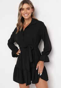 Born2be - Czarna Koszulowa Sukienka z Wiązanym Paskiem Stevania. Kolor: czarny. Materiał: materiał. Typ sukienki: koszulowe. Długość: mini #1