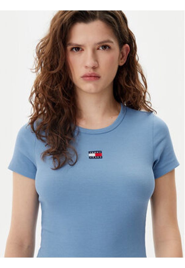 Tommy Jeans T-Shirt Badge DW0DW17881 Niebieski Slim Fit. Kolor: niebieski. Materiał: bawełna
