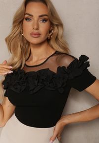Renee - Czarna Bluzka z Bawełny z Krótkim Rękawem Ozdobiona Falbanką i Siateczką Minalia. Okazja: na co dzień, do pracy. Kolor: czarny. Materiał: bawełna. Długość rękawa: krótki rękaw. Długość: krótkie. Wzór: aplikacja. Styl: wizytowy, casual